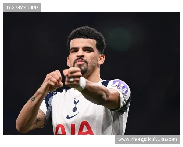 水晶宫足球队队员官网官方发布的比赛成绩与个人表现分析